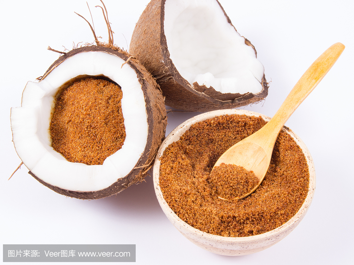 椰子和椰子糖孤立在白色背景。
